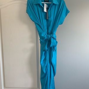 Stunning dress. The first photo is the actual color. Size S